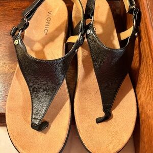 Vionic Black and Tan Sandals with Thong Design